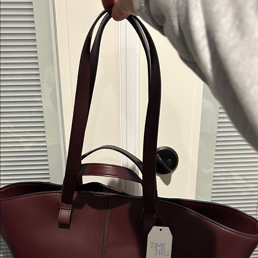 Three beautiful handbags! New you will get all three. - Picture 4 of 13